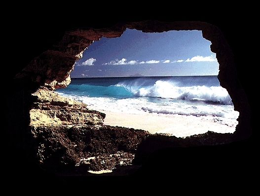Strand aus Höhle